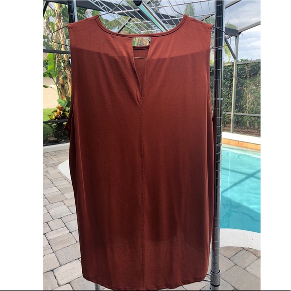 Top - Picture 2 of 4